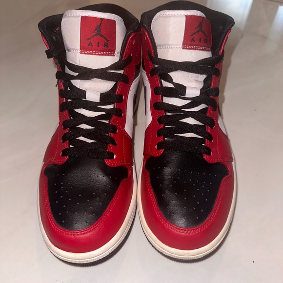 Nike Air Jordan 1 Mid Chicago Black Toe SIZE 9 - EUR 42.5 - Picture 4 of 9
